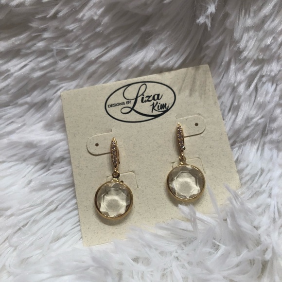 Simple stud earrings. - Picture 2 of 2